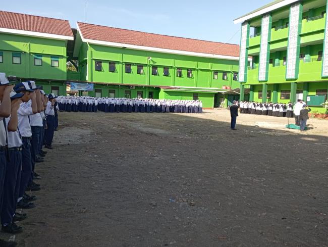 Peringati Harkitnas, MTsN 7 Kebumen Adakan Upacara Bendera